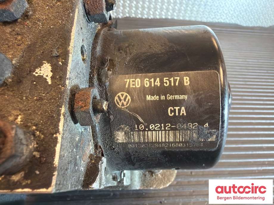 ABS sentral til VW Transporter / Caravelle 2009-2015 (Fase 2) (T5) (T5) (VOLKSWAGEN|7E0 614 517 B|)