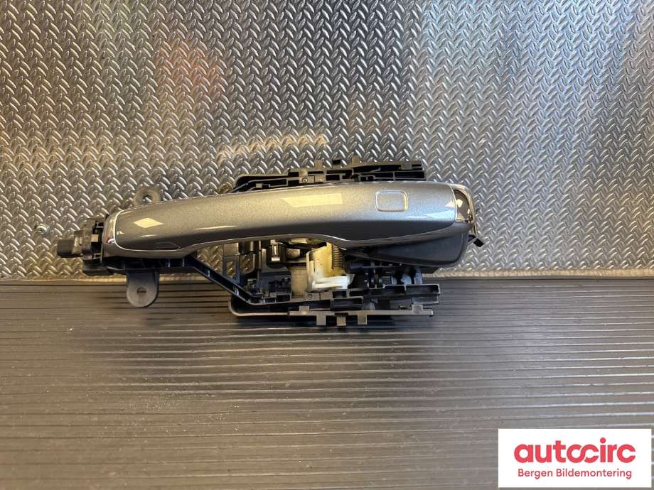 Dørhåndtak utv venstre bak til Volvo V90 / V90 CC / S90 2016-->> (VOLVO|31378254|40013440|)