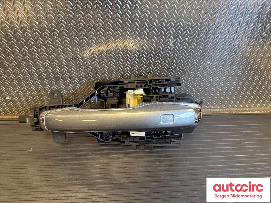 Dørhåndtak utv venstre bak til Volvo V90 / V90 CC / S90 2016-->> (VOLVO|31378254|40013440|)