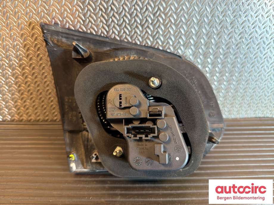 Baklykt høyre indre til VW Golf VI 2008-2012  (VOLKSWAGEN|5K0 945 094 AA|)