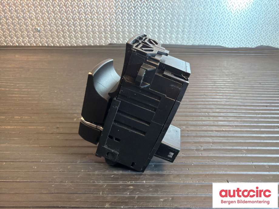 Bryter elektrisk håndbrekk/parkbrems til BMW X3 2010-2017 (F25) (F25) (BMW|61 31 9 877 889||9217594 02)