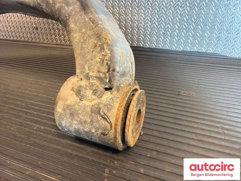 Bærebru høyre foran nedre til Ford Ranger / Ranger Raptor 2015-2022  (FORD|2354158|JB3C-3078-A2C|)