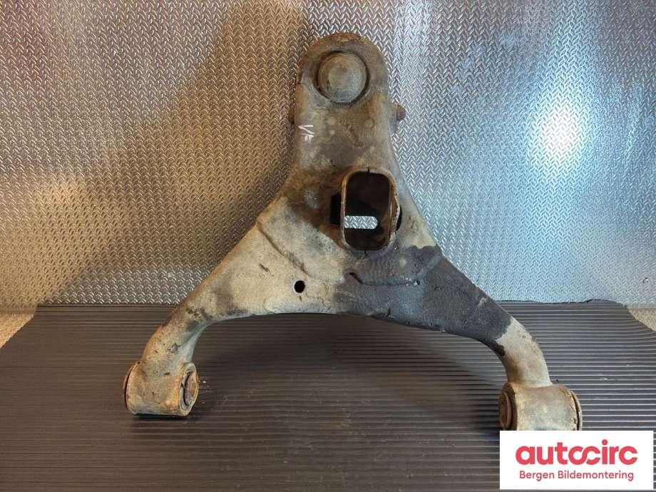 Bærebru venstre foran nedre til Ford Ranger / Ranger Raptor, 2015-2022  (FORD|2354160)