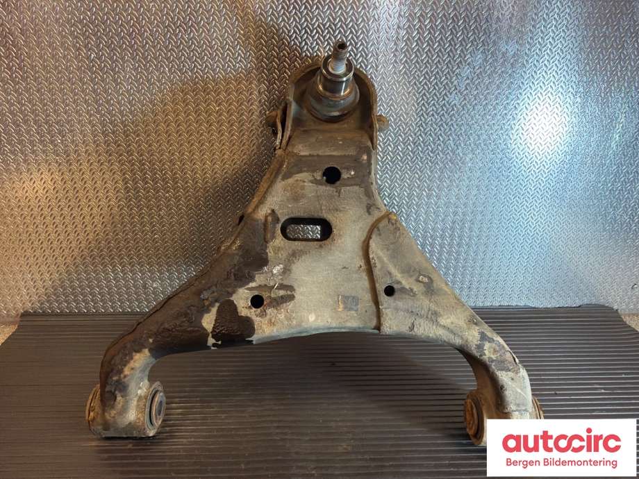 Bærebru venstre foran nedre til Ford Ranger / Ranger Raptor 2015-2022  (FORD|2354160|JB3C-3079-A2C|)
