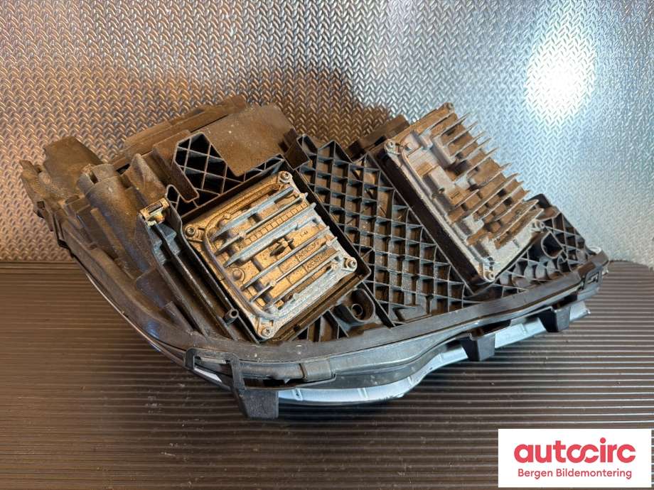Frontlykt venstre halogen til Mercedes E-Klasse, Coupe/Cab 2009-2013 (Fase 1) (C207) (C207) (MERCEDES|A 207 820 85 61|)