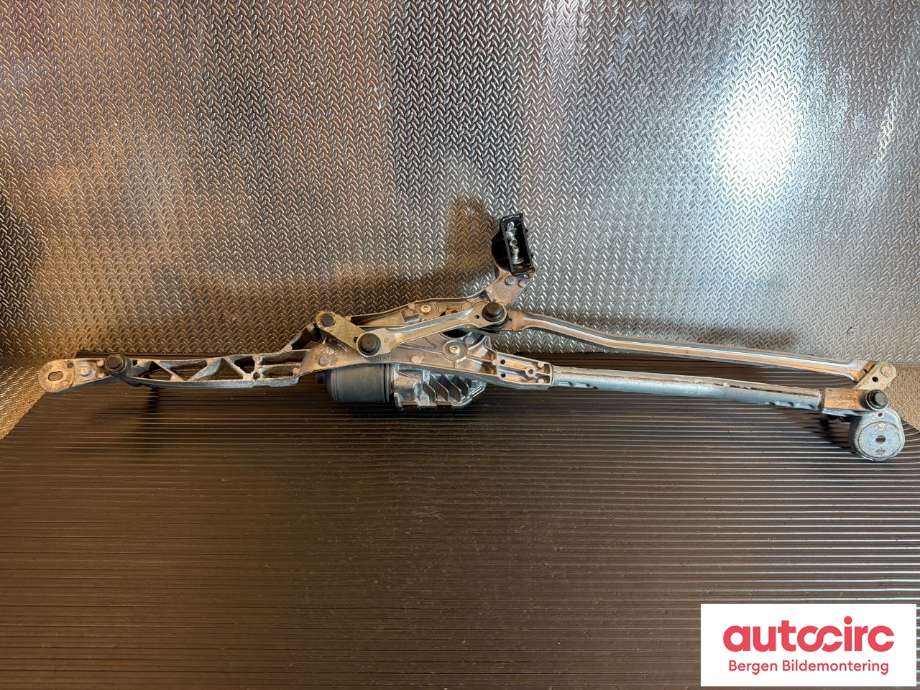 Viskermotor frontrute til Mercedes E-Klasse, Coupe/Cab 2009-2013 (Fase 1) (C207) (C207) (MERCEDES|A 204 820 10 40|)