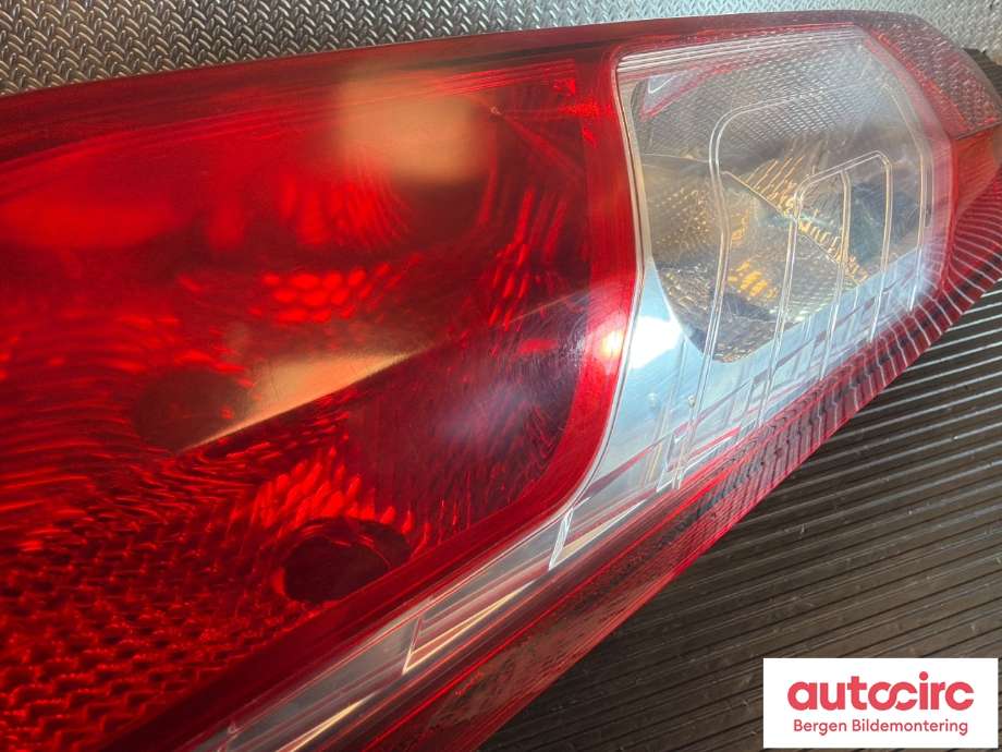 Baklykt venstre til Ford Transit Connect 2013-2018 Type II, Fase 1  (FORD|2390056|DT11-13405-AD|)
