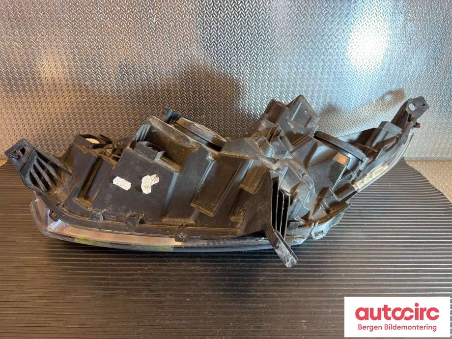 Frontlykt høyre halogen til Ford Transit Connect 2013-2018 Type II, Fase 1 (FORD|1912544||FT11-13W029-AA)