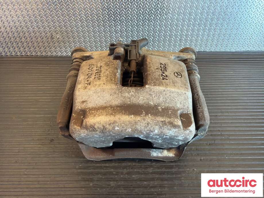 Bremsecaliper høyre foran til Mercedes C-Klasse 2014-2018 (Fase 1) (W205) (W205) (MERCEDES|A 205 421 06 81|)