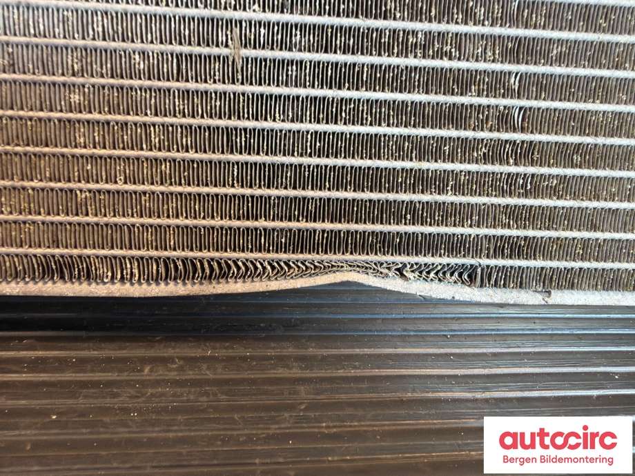 Radiator (automat gir) til Mercedes C-Klasse 2014-2018 (Fase 1) (W205) (W205) (MERCEDES|A 099 500 22 03|)