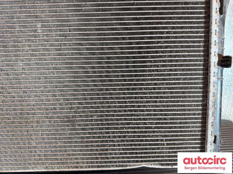 Radiator (automat gir) til Mercedes C-Klasse 2014-2018 (Fase 1) (W205) (W205) (MERCEDES|A 099 500 22 03|)