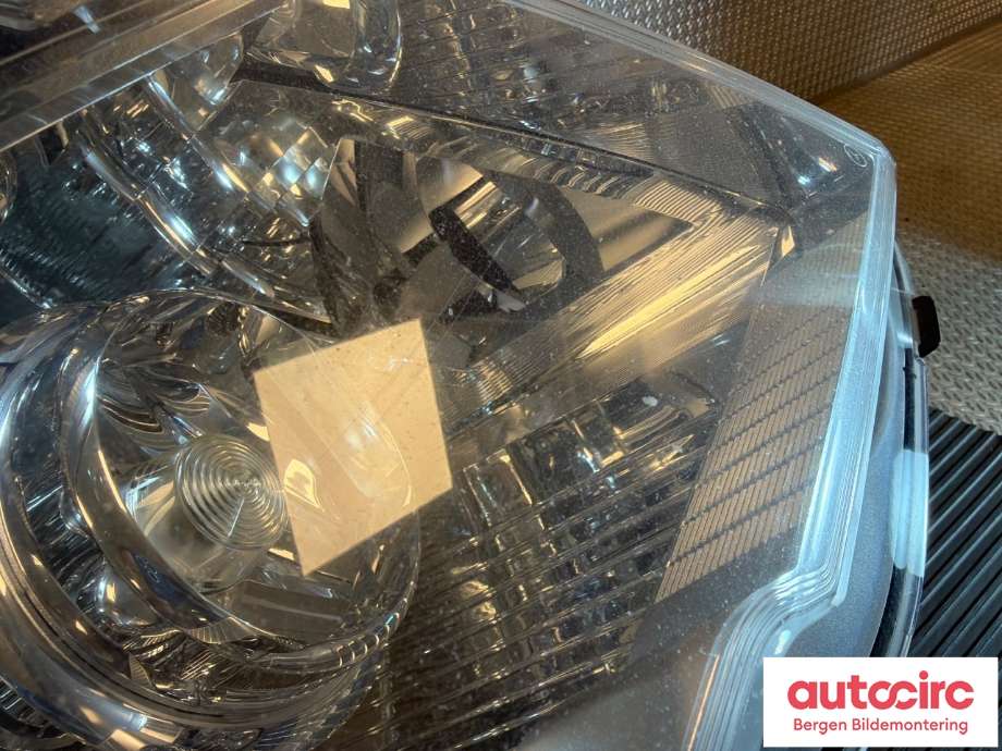 Frontlykt høyre halogen til Mercedes GLK 2008-2015 (X204) (X204) (MERCEDES|A 204 820 97 61|A 204 820 89 59|A2048207559)