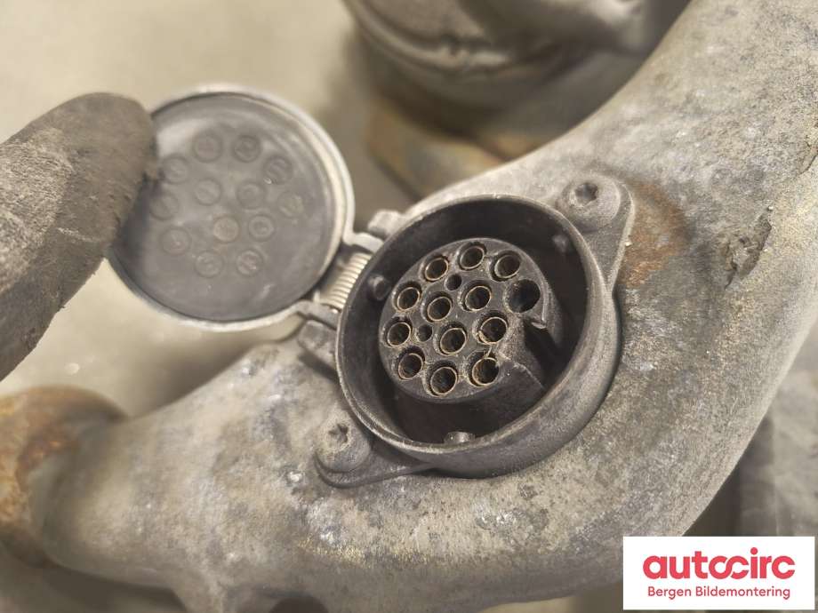 Hengerfeste til Ford Mondeo 2014-2019 (Type V, Fase 1)  (FORD|2368465|AMDS7J-19D520-CC|)