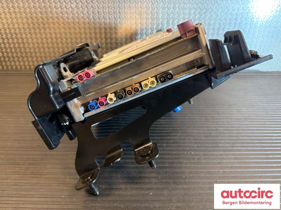 Styreenhet diverse til Tesla Model Y 2021-2024 (Type I)  (TESLA|1684435-S0-H|)