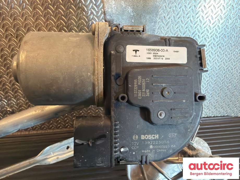 Viskermotor frontrute til Tesla Model Y 2021-2024 (Type I)  (TESLA|1628222-00-A||1658936-00-A)