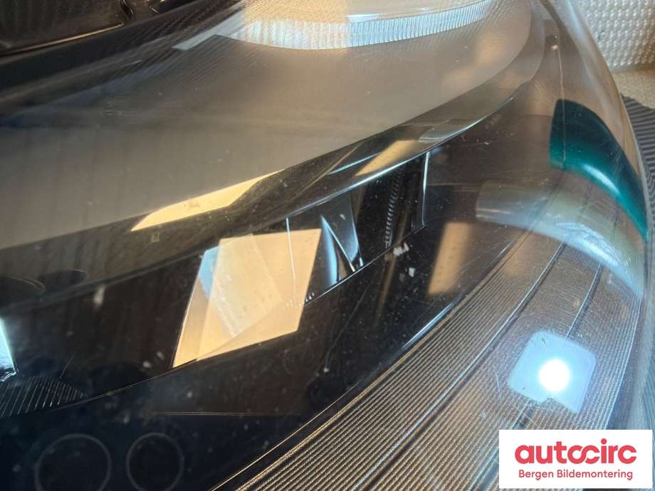 Frontlykt venstre halogen til Tesla Model Y 2021-2024 (Type I)  (TESLA|1514952-00-D|)