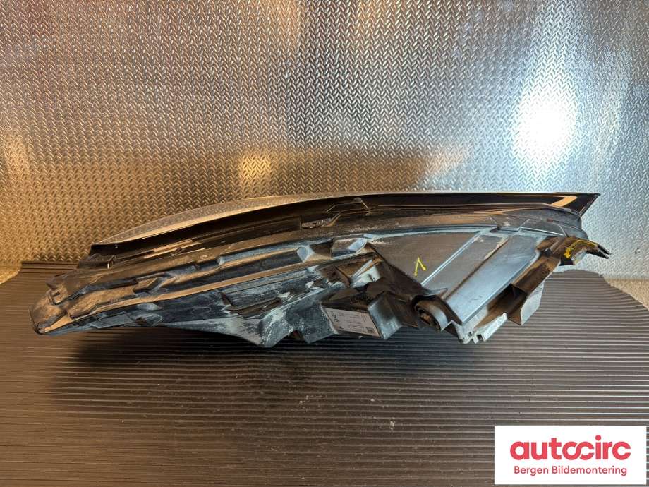 Frontlykt venstre halogen til Tesla Model Y 2021-2024 (Type I)  (TESLA|1514952-00-D|)