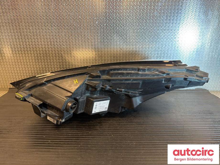 Frontlykt høyre halogen til Tesla Model Y 2021-2024 (Type I)  (TESLA|1514953-00-D|)