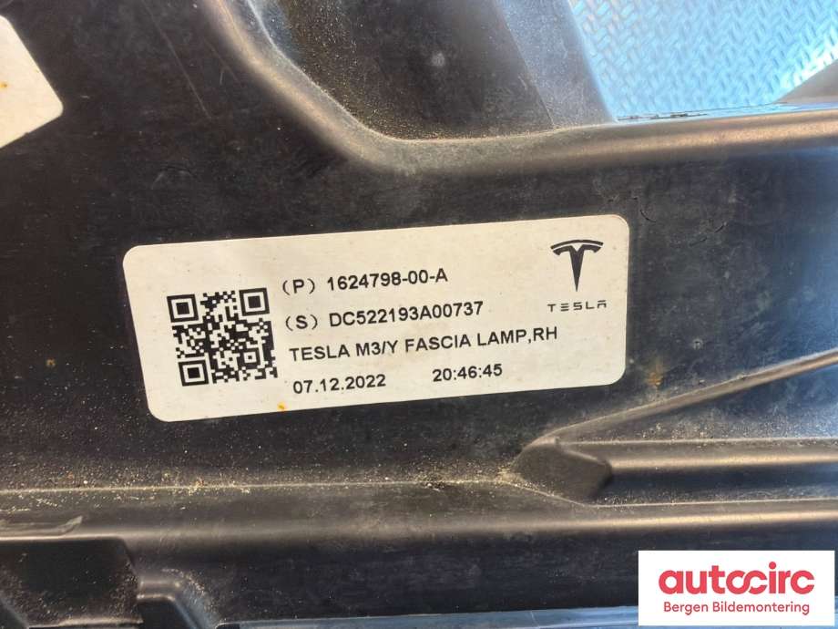 Tåkelykt høyre foran til Tesla Model Y 2021-2024 (Type I) (TESLA|1624798-00-A|)