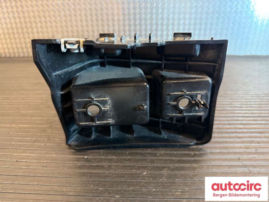 Diverse deler til Tesla Model Y 2021-2024 (Type I) (TESLA|1506968-00-E|)