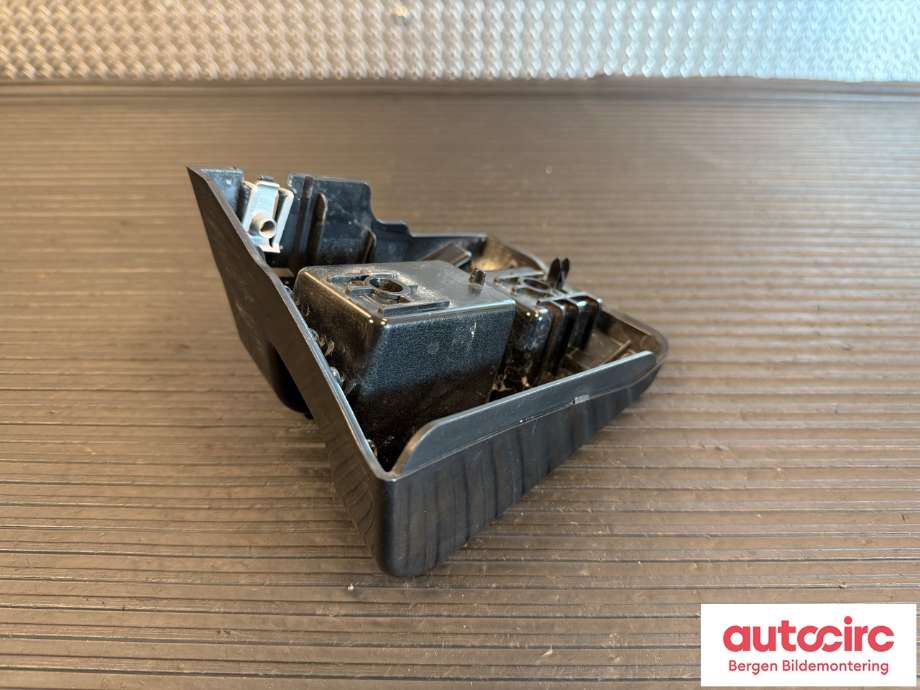 Diverse deler til Tesla Model Y 2021-2024 (Type I) (TESLA|1506968-00-E|)