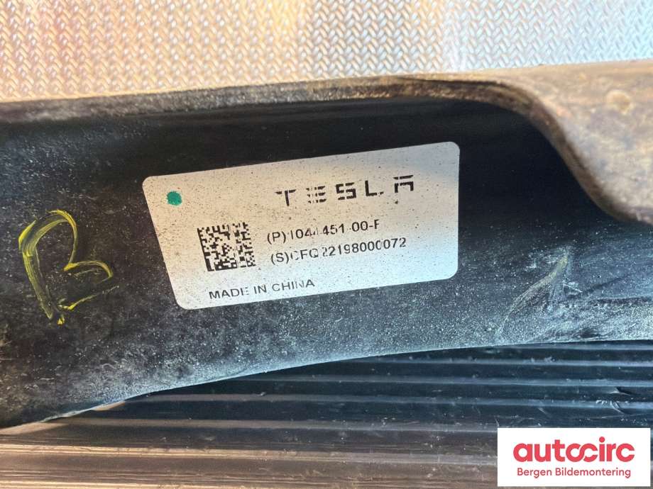 Bærebru venstre bak til Tesla Model Y 2021-2024 (Type I)  (TESLA|1044451-00-F|)