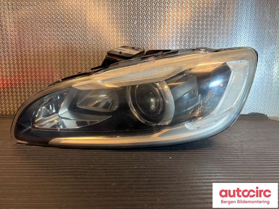 Frontlykt venstre halogen til Volvo V60/V60 CC, 2013-2018 (Type I, Fase 2) (VOLVO|31698818)