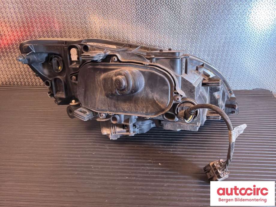 Frontlykt venstre halogen til Volvo V60/V60 CC 2013-2018 (Type I, Fase 2) (VOLVO|31698818||31420108)