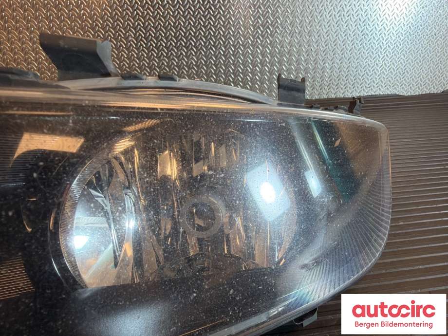 Tåkelykt høyre foran til Škoda Superb 2008-2015 (Type II) (SKODA|3T0 941 702 C||3T0 941 700 C)