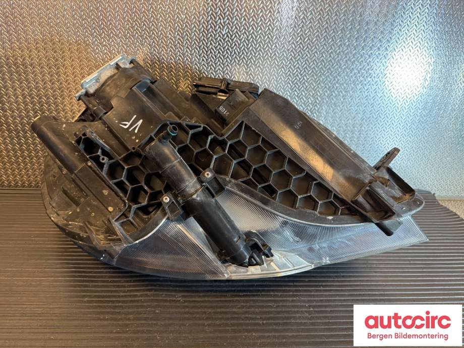 Frontlykt venstre halogen til Škoda Superb 2008-2015 (Type II)  (3T1 941 017 H|)