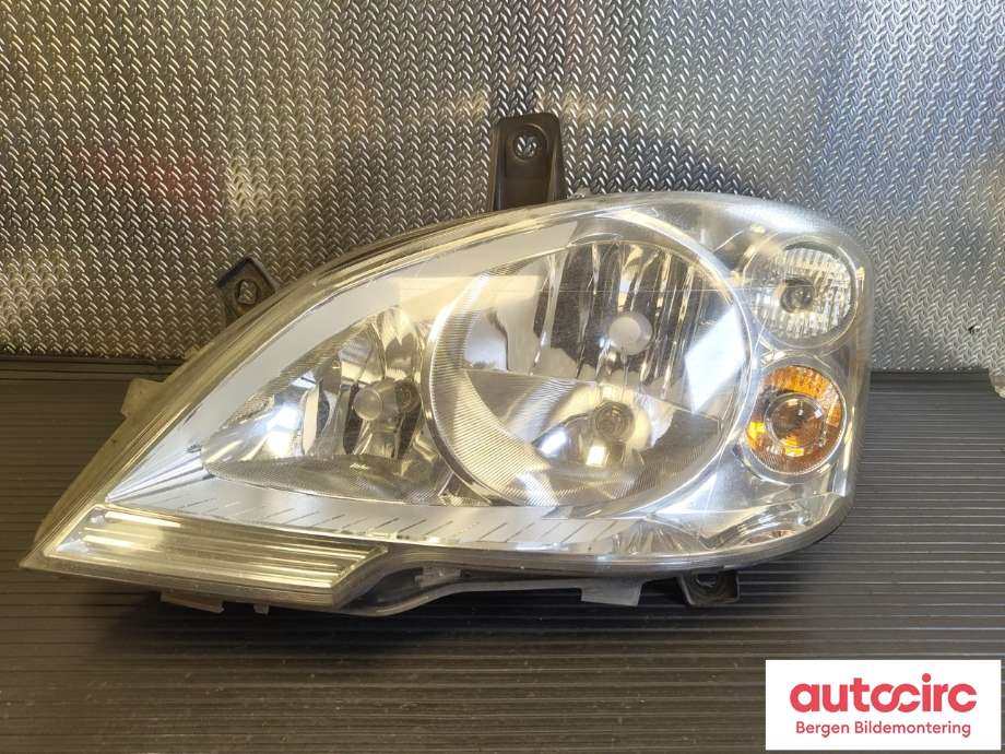 Frontlykt venstre halogen til Mercedes Vito/Viano, 2010-2014 (Fase 2) (W639) (W639) (MERCEDES|A6398201861)