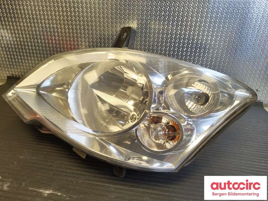 Frontlykt venstre halogen til Mercedes Vito/Viano 2010-2014 (Fase 2) (W639) (W639) (MERCEDES|A6398201861|)