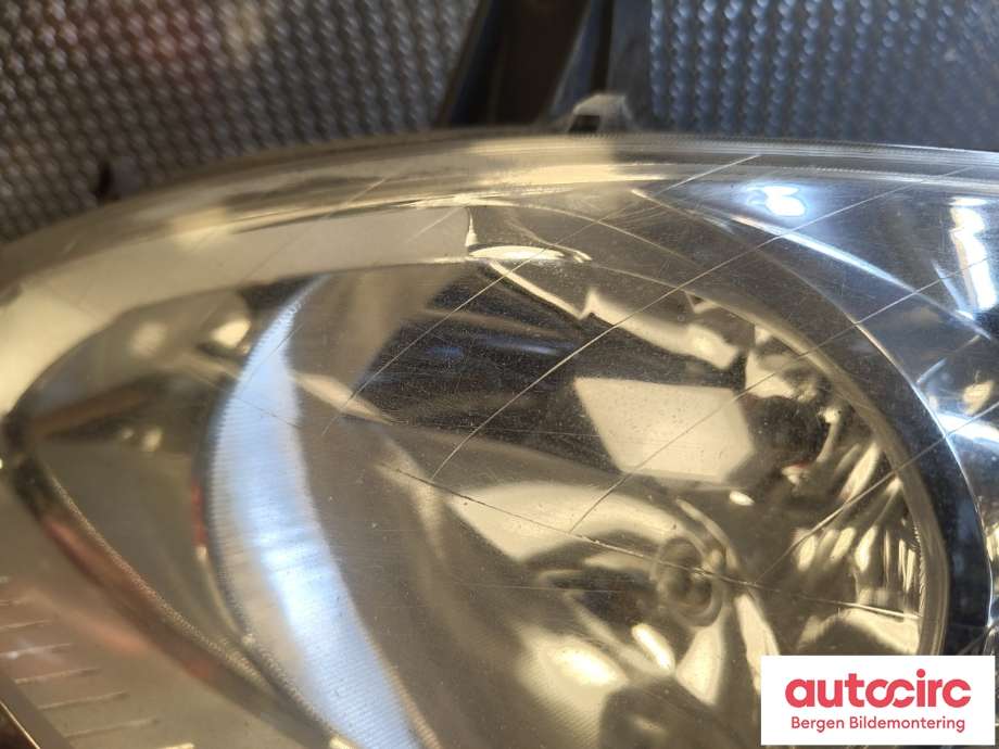 Frontlykt venstre halogen til Mercedes Vito/Viano 2010-2014 (Fase 2) (W639) (W639) (MERCEDES|A6398201861|)