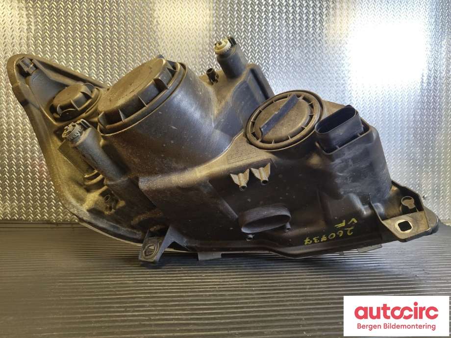 Frontlykt venstre halogen til Mercedes Vito/Viano 2010-2014 (Fase 2) (W639) (W639) (MERCEDES|A6398201861|)