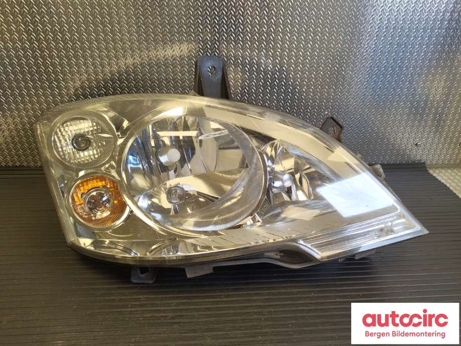 Frontlykt høyre halogen til Mercedes Vito/Viano, 2010-2014 (Fase 2) (W639) (W639) (MERCEDES|A6398201961)