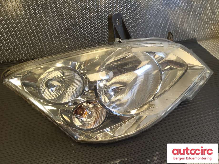 Frontlykt høyre halogen til Mercedes Vito/Viano 2010-2014 (Fase 2) (W639) (W639) (MERCEDES|A6398201961|)