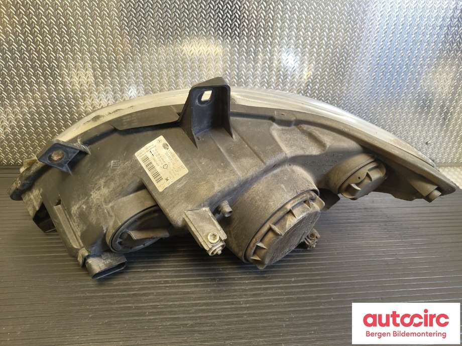 Frontlykt høyre halogen til Mercedes Vito/Viano 2010-2014 (Fase 2) (W639) (W639) (MERCEDES|A6398201961|)