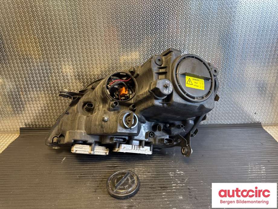 Frontlykt høyre halogen til Mercedes GL 2006-2012 (X164) (X164) (A 164 820 32 61|)