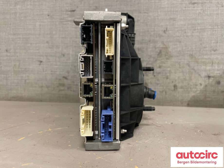 Diverse deler til Tesla Model 3 2018-2023 (Fase 1)  (TESLA|1465773-01-D|)