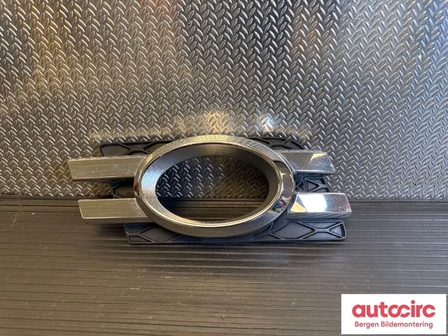 Grill høyre til Mercedes GL, 2006-2012 (X164) (X164) (A 164 880 08 24)