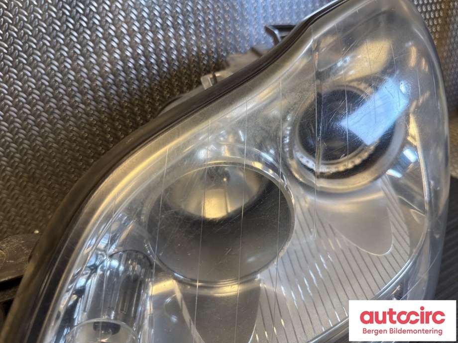 Frontlykt venstre halogen til Mercedes GL 2006-2012 (X164) (X164) (A 164 820 31 61|)