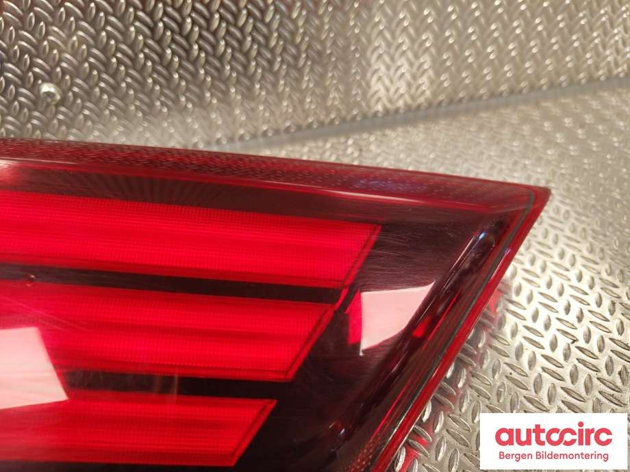 Baklykt venstre indre til Mitsubishi Outlander 2015-->> (Type III, Fase 2)  (8331A179|)