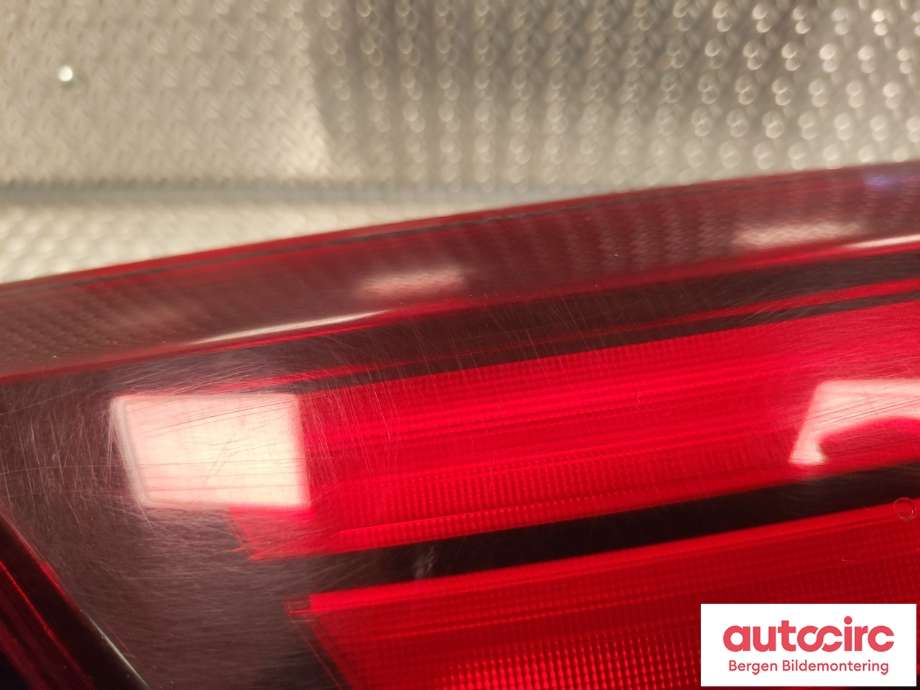 Baklykt høyre indre til Mitsubishi Outlander 2015-->> (Type III, Fase 2)  (8331A180|)