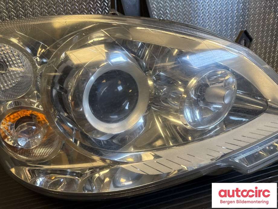Frontlykt høyre halogen til Mercedes Vito/Viano 2010-2014 (Fase 2) (W639) (W639) (A 639 820 29 61|)