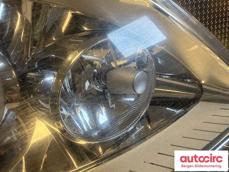 Frontlykt høyre halogen til Mercedes Vito/Viano 2010-2014 (Fase 2) (W639) (W639) (A 639 820 29 61|)