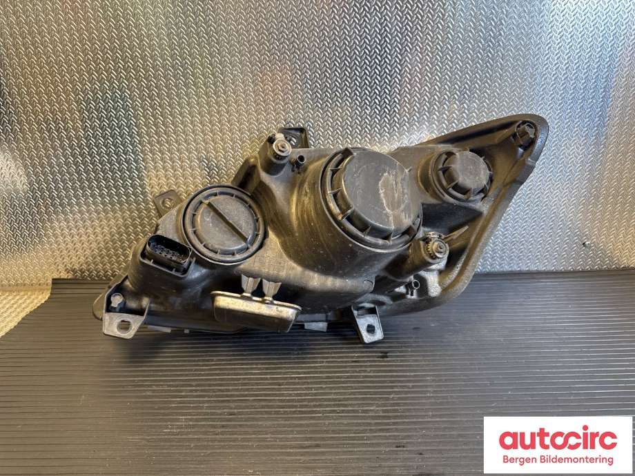 Frontlykt høyre halogen til Mercedes Vito/Viano 2010-2014 (Fase 2) (W639) (W639) (A 639 820 29 61|)