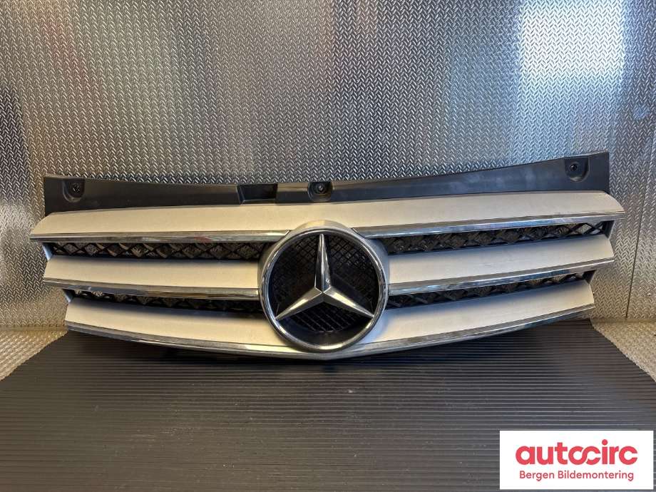 Grill til Mercedes Vito/Viano, 2010-2014 (Fase 2) (W639) (W639) (A 639 880 00 83)