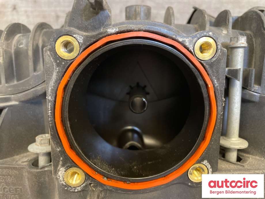 Manifold innsug til Jaguar F-PACE 2016-->> (X761) (X761) (JAGUAR|H4P39424BB|JDE39941|H4P3-9424-AB)