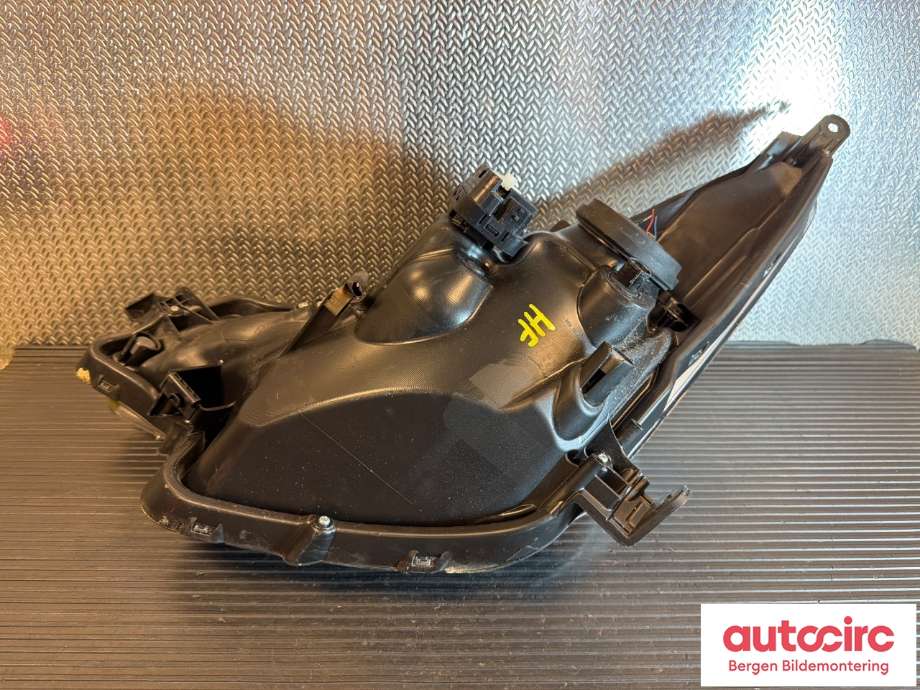 Frontlykt høyre halogen til Toyota Verso-S 2011-2015 (COMBI) (COMBI) (8113052C80|)