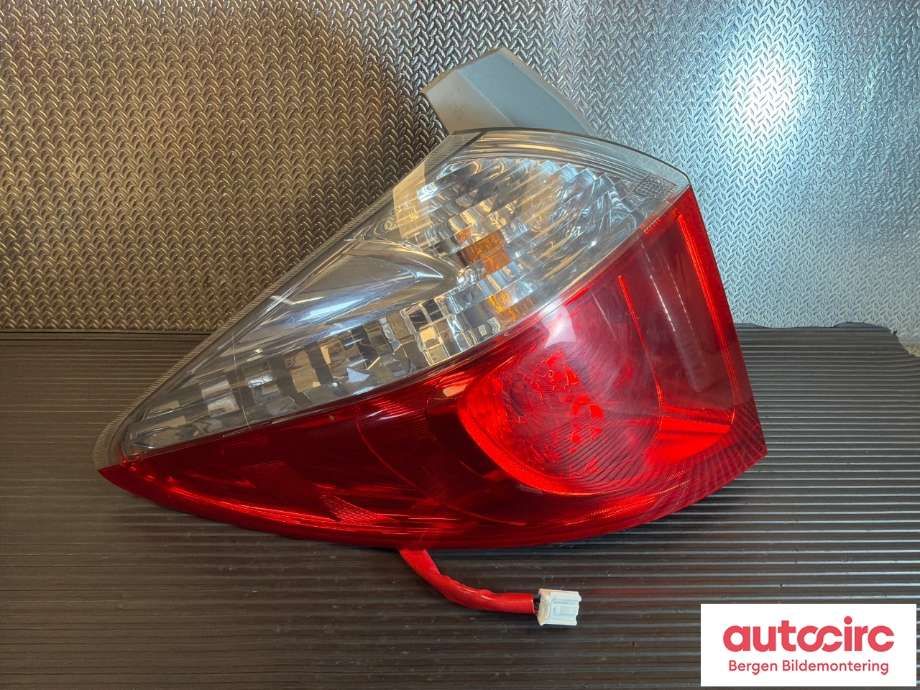 Baklykt venstre til Toyota Verso-S, 2011-2015 (COMBI) (COMBI) (8156152730)